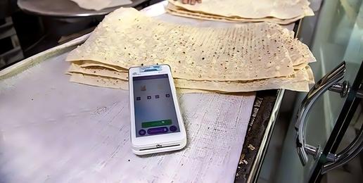 تراکنش فروش نان در نانوایی‌ها با یک سامانه هوشمند مصنوعی کنترل و پردازش می‌شود تا به گفته دولت، سوء استفاده از کارت بانکی هنگام خرید نان به کاهش یارانه نانوایی‌ها منجر شود