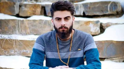 مراسم دومین سالگرد هومن عبداللهی با شعار زن، زندگی، آزادی برگزار شد