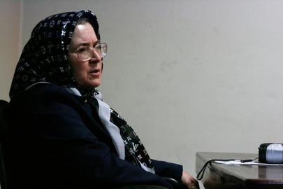 وسمقی طی این گفت‌وگو، ضمن تاکید بر شرایط زن‌ستیزانه در ایران تحت حکومت جمهوری اسلامی و یادآوری وضعیت زنان، می‌گوید راه‌حل موجود، تن دادن حاکمان و حکومت به خواسته مردمی است؛ یعنی اقداماتی مثل برگزاری رفراندوم و استعفای حاکمان.
