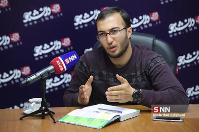 در دانشگاه، به جناح تندرو «سعید جلیلی»، سیاستمدار اصول‌گرا  نزدیک شد و به تیم رسانه‌ای او پیوست. یک سال پس از ورود به دانشکده حقوق و علوم سیاسی دانشگاه تهران، به سمت رییس بسیج دانشکده منصوب شد