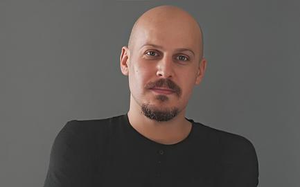 Iranian Filmmaker Sells Kidney to Survive Economic Hardship