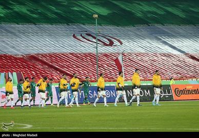 برخی از رسانه‌های ایران، نقش دلالان و واسطه‌ها در برگزار شدن یا برگزار نشدن بازی‌های دوستانه، را مهم‌ترین مانع در مسیر تیم ملی ایران می‌دانند