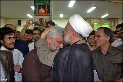 نماینده آیت الله علی خامنه ای در فراز دیگری از سخنان خود، از حاضرین شیعه و اهل سنت در همایش وحدت سنندج خواسته تا پیغام او را به روحانیون معترضی که در همایش شرکت نکرده برسانند که آن‌ها را دشمن نمی‌دانند اما به جای تهییج فضا، در جلسات و همایش‌ها شرکت کنند.