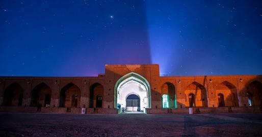 کاروانسرا دیرگچین، به‌دلیل برگزاری کنسرت فرضی پرستو احمدی پلمب شد