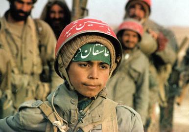 در دوران جنگ ایران و عراق (۱۳۵۹ تا ۱۳۶۷)، بسیاری از همین کودکان، داوطلبانه، راهی میدانِ جنگ شدند. بسیاری از آن‌ها ۱۳ یا ۱۴ سال بیشتر نداشتند که در جنگ کشته شدند.