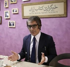 وسایل شخصی کوروش کرم‌پور معلم، شاعر و روزنامه‌نگار آبادانی ضبط شد