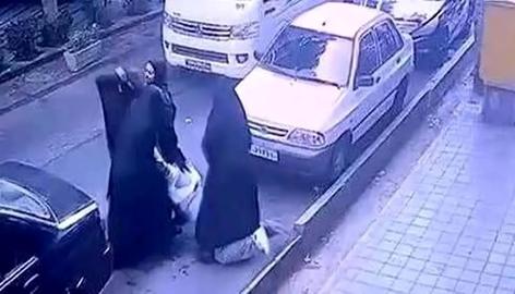 مادر نفس حاجی‌‏شریف: ماموران جلوی بینی و دهان دخترم را گرفته بودند
