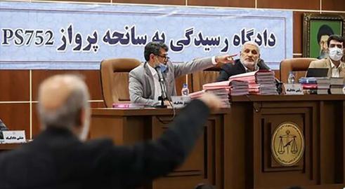 خانواده های جانباختگان این حادثه خشمگین‌تر از قبل جلسه دادگاه را ترک کردند.