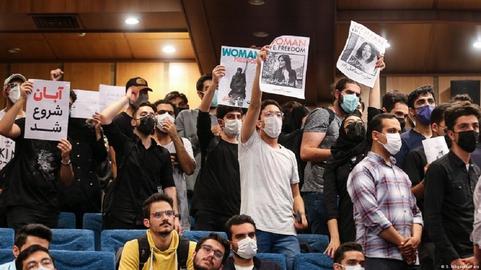 اخراج «پیامکی» دانشجویان دانشگاه علامه طباطبایی