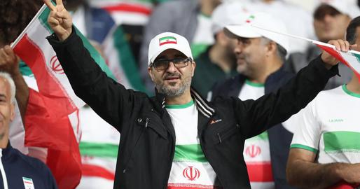 تماشاگران حکومتی در قطر؛ تشویق تیم و حمایت از فلسطین