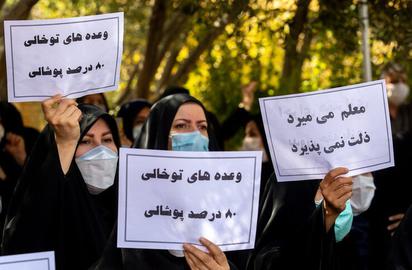 «آیین‌نامه اجرایی قانون رتبه‌بندی معلمان» ابلاغ شد. این آیین‌نامه در دو هفته گذشته مورد اعتراض و انتقاد معلمان سراسر ایران قرار گرفته بود.