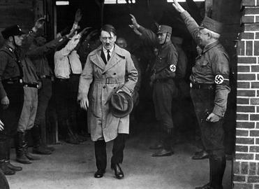 ایدئولوژی نازیسم برای آن‌که جامه عمل بپوشد، مستلزم تعریف دشمن بود.