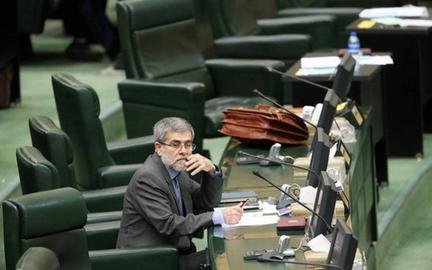 به گفته «فریدون عباسی دوانی» نماینده مجلس شورای اسلامی در ایران مذاکره کنندگان اتمی جمهوری اسلامی، هیچ گزارشی از محتوای مذاکرات غیرمستقیم خود با آمریکا، به مجلس نمی دهند.