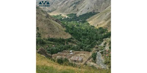 این تصاویر عمارتی قدیمی و مخروبه را در میان طبیعت زیبای روستای شهرستانک نشان می‌دهد.