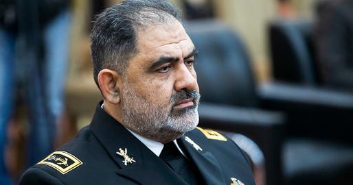 شهرام ایرانی، فرمانده نیروی دریایی ارتش ایران که قوانین دریایی نمی‌داند