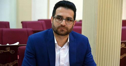 «محمدامین حسین میرزایی» متولد ۱۳۶۶ خورشیدی. خود را دانش‌آموخته رشته علوم سیاسی معرفی می‌کند اما هنوز موفق به اخذ مدرک کارشناسی خود نشده است.