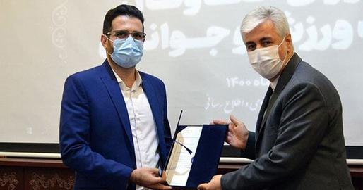 «حمید سجادی»، وزیر ورزش و جوانان جمهوری اسلامی ۲۴ مهر ۱۴۰۰ حکم مدیرعاملی محمدامین میرزایی در خبرگزاری برنا را به او تحویل داد.