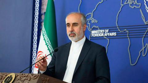 Jamenei apoya acuerdo nuclear mientras Irán confirma conversaciones