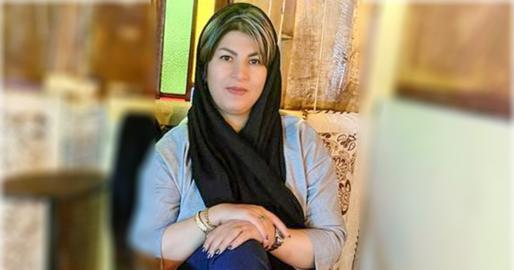 «کوکب بداغی پگاه»، دبیر تربیت بدنی و از فعال صنفی معلمان در شهرستان‌ ایذه درباره وضعیت حقوق دریافتی‌ خود به «ایران‌وایر» می‌گوید: «حقوق قبل از مرداد ماه من زیر ۱۰ میلیون تومان بود. رتبه‌بندی‌ام هم به‌دلیل فعالیت‌های صنفی و... کاملا حذف شده است. علاوه بر حذف رتبه‌بندی، مبلغی را هم که پرداخته بودند، از حقوقم کسر کردند، به شکلی که دریافتی آذر ماه من تنها یک میلیون و ۶۰۰ هزار تومان شد. دریافتی دی‌ماه هم سه میلیون تومان و بهمن‌ماه سه میلیون و ۲۰۰هزار تومان. حالا هم منتظر رای دادگاهم.»