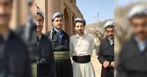 نفر دوم از سمت راست: ماموستا یونس نوخواه، روحانی اهل پیرانشهر. عکس اختصاصی ایران‌وایر