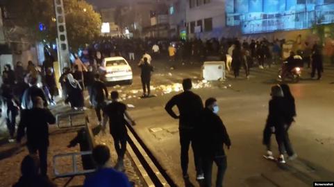 شاهد عینی خیزش ۱۴٠۱: یکی را کشتند که خودش مُرد!