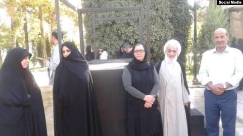 بدری حسینی خامنه‌ای: برائت خود را از خلافت مستبدانه برادرم اعلام می‌کنم