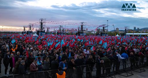 جمعیت حاضر در سخنرانی کمال قلیچدار اوغلو،‌ مهمترین رقیب اردوغان در انتخاب ریاست جمهوری ترکیه ۲۰۲۳. عکس اختصاصی از ایران‌وایر