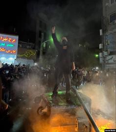 نه روز از اعتراضات گسترده شهروندان ایران که با کشته‌شدن مهسا امینی زن جوان اهل سقز بعد از بازداشت توسط ماموران گشت ارشاد در تهران آغاز شد می‌گذرد.