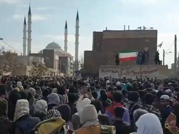 ادامه اعتراضات در آستانه سالگرد جمعه خونین؛ سفر مخفیانه رادان به زاهدان