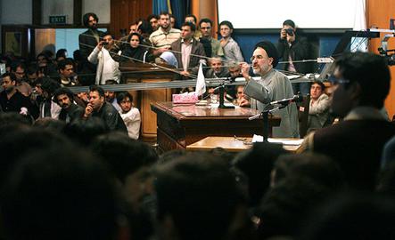 به دلیل نقش دانشگاه در پیروزی محمد خاتمی او در هشت سال دوره ریاست جمهوری خود در دانشگاه‌ها حضور یافت