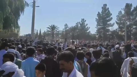 اعتراضات سراسری مردم ایران در حالی سی و پنج روزه شد که  شهر زاهدان روز جمعه شاهد تظاهرات گسترده معترضان بود. این دومین تظاهرات مردم این منطقه پس از جمعه خونین زاهدان بود. تظاهرات روز جمعه ۲۹ مهر مردم زاهدان بزرگترین تظاهرات این روزها در ایران بود.