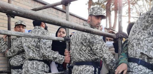 جلوگیری از ورود زنان به ورزشگاه و بررسی واکنش‌های احتمالی فیفا