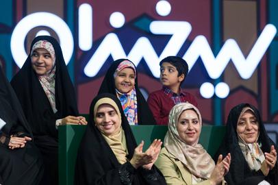 «سید خندان» یکی دیگر برنامه‌های تلویزیونی با اجرای محمدرضا شهبازی است. یکی از مجریان نزدیک به حکومت که باز هم حدود ۷ درصد از مخاطبان صدا و سیما را به خود جلب کرده است.