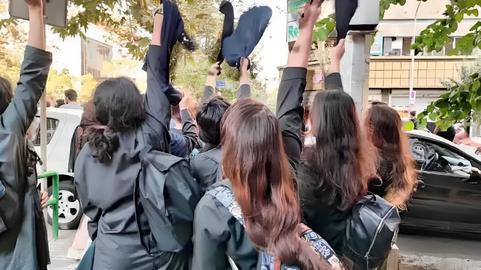 پس از اعتراضات «زن زندگی آزادی» و روزهایی که همه از نسل دهه هشتاد ایران و نقش آن در اعتراضات می‌گفتند