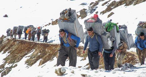 One Kolbar Killed, Six Injured by Iranian Border Forces