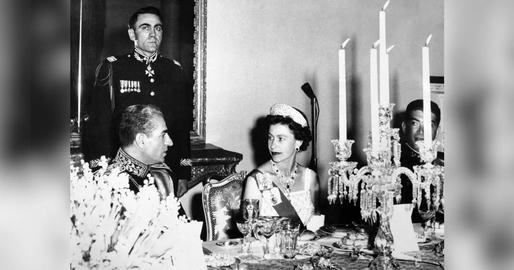 ملکه الیزابت دوم در دیدار با محمد رضا شاه پهلوی، تهران، مارس ۱۹۶۱