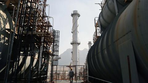 Iran is Vulnerable to a Trumpian All-Out Economic Assault