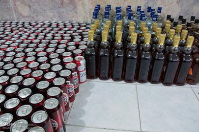 «شهاب»، تولیدکننده و فروشنده الکل دست‌ساز در غرب تهران است. او در چند پیام صوتی به «ایران‌وایر» می‌گوید نسخه‌هایی چون خرید از فرد مطمئن یا تست در منزل برای پیدا کردن رد پای متانول که خطرناک و مسمومیت‌زا است، هیچ‌یک کارساز نیستند و مشتریان باید همیشه درصدی از خطر را بابت نوشیدن الکل متحمل شوند
