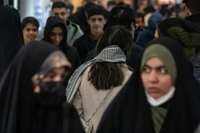 سەرەڕای ناڕەزایەتییەکان، یاسای حیجاب لە ئێران جێبەجێ دەکرێت