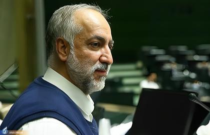 سال‌ها ابراهیم عزیزی در مجلس، شورای نگهبان و دولت عضویت داشته و در حال حاضر نیز به نمایندگی از مردم کرمانشاه در مجلس یازدهم حضور دارد و ریاست «کمیسیون تلفیق برنامه هفتم توسعه» را عهده‌دار است