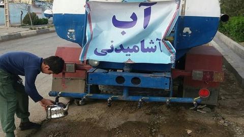 در چنین شرایطی که فشار صرفه‌جویی برای عبور از بحران آب به‌ویژه در تهران بر شانه‌های مردم گذاشته می‌شود سیاست‌های جمهوری اسلامی هیچ همخوانی با این خواسته نداشته است.