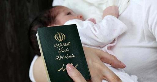 محرومیت از حق انتخاب نام، در بسیاری از خانواده‌ها تنها یک برخورد اداری نیست، بلکه در حکم حذف فرهنگی است. حذف زبان مادری از نخستین سند هویتی یک انسان. داستان‌هایی که خانواده‌ها روایت می‌کنند، آینه این تبعیض نظام‌مند است.