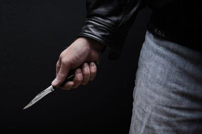 «محاربه» از ریشه‌ کلمه «حرب»، به‌معنای «سلب» و گرفتن آمده و در فقه به‌ معنای کشیدن سلاح ‌به ‌روی مردم به‌ قصد ترساندن آن‌ها است