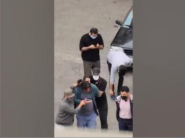 از زمان شروع اعتراضات در ایران، بنا بر تخمین‌هایی که سازمان‌های حقوق بشری می‌زنند، بیش از ۱۸ هزار نفر بازداشت شده‌اند. در اغلب بازداشت‌هایی که در خیابان رخ داده و ماموران امنیتی تصمیم به تشکیل پرونده قضایی علیه فرد بازداشت شده گرفته‌اند، ماموران با مراجعه به منزل فرد، وسایل الکترونیکی و برخی وسایل ارزشمند را به‌عنوان مستندات با خود برده‌اند.