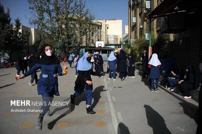 Iranian Schools to Begin at 6 AM in Electricity-Saving Measure