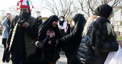 فروردین۱۴۰۱ شهر مشهد میزبان بازی ایران و لبنان بود، اما زنانی که باوجود در دست داشتن بلیت پشت درهای ورزشگاه مانده بودند، با حمله نیروهای امنیتی مورد ضرب و شتم قرار گرفتند. ماموران به سمت زنان گاز فلفل و گاز اشک‌آور زده بودند. در همان زمان نیز احمد علم‌الهدی، از برگزاری مسابقه با حضور زنان در ورزشگاه انتقاد کرده بود.