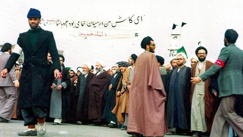 «شیخ علی تهرانی» پیش از انقلاب به «آشیخ علی آقا» شهرت داشت؛ یکی از نام‌دارترین روحانیون انقلابی در خراسان که آثارش مورد توجه روحانیون انقلابی بود