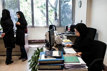 بر اساس جزییات اعلام‌شده، این قانون برای کلیه رده‌های شغلی دولتی، موضوع تبصره یک اجرا خواهد شد. فقط در خصوص کارکنان شهرداری‌ها پرداخت این فوق‌العاده با نظر وزیر کشور و متناسب با درجه شهرداری‌ها امکان‌پذیر است.