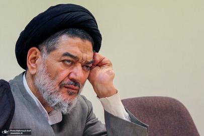 موج مهاجرت روحانیون نام آشنا و گمنام از ایران برای تحصیل و اقامت در عراق، از دیگر پدیده‌های زیرپوستی در جمهوری اسلامی است که تاکنون از نظر‌ها دور نگه داشته شده است.  «علی‌اکبر محتشمی‌پور» از روحانیون سابق صاحب منصب در جمهوری اسلامی، یکی از مهم‌ترین مصادیق این مهاجرت است
