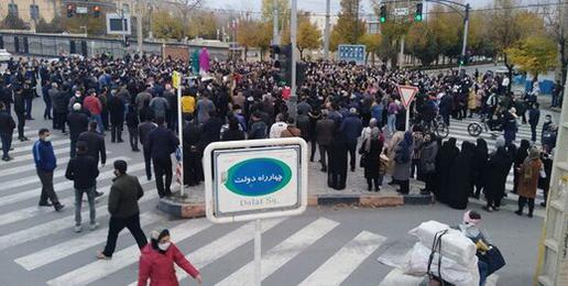 تجمع اهالی شهرکرد در اعتراض به ۹ روز قطع آب شرب